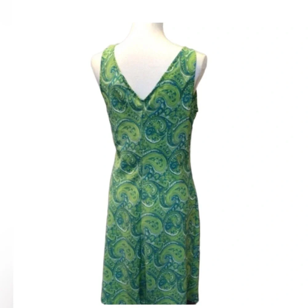 12 ladies Vibrant green and blue knee-length sleeveless V-neck dress (13b)
